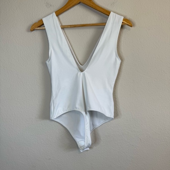 Free People Keep It Sleek Low Back Bodysuit V Neck White Tank Size XS - Picture 5 of 9